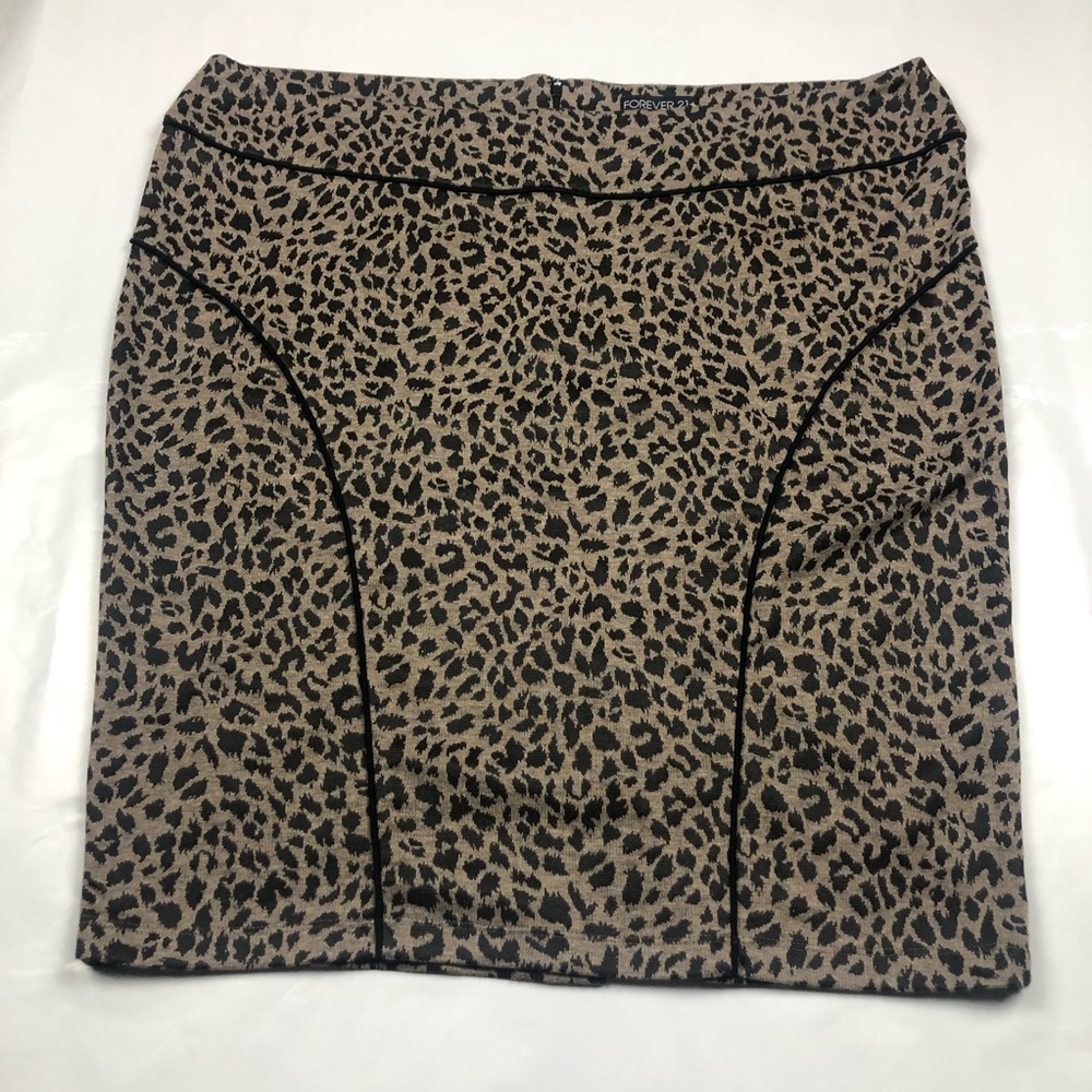 Plus Size Forever 21 leopard print skirt